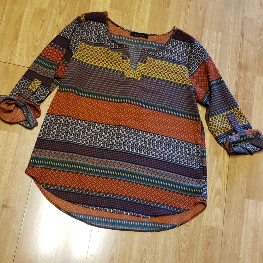 Ezra y-neck tunic top. Like new. Small